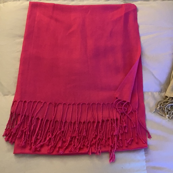 Five (5) Pashminas - Picture 2 of 6